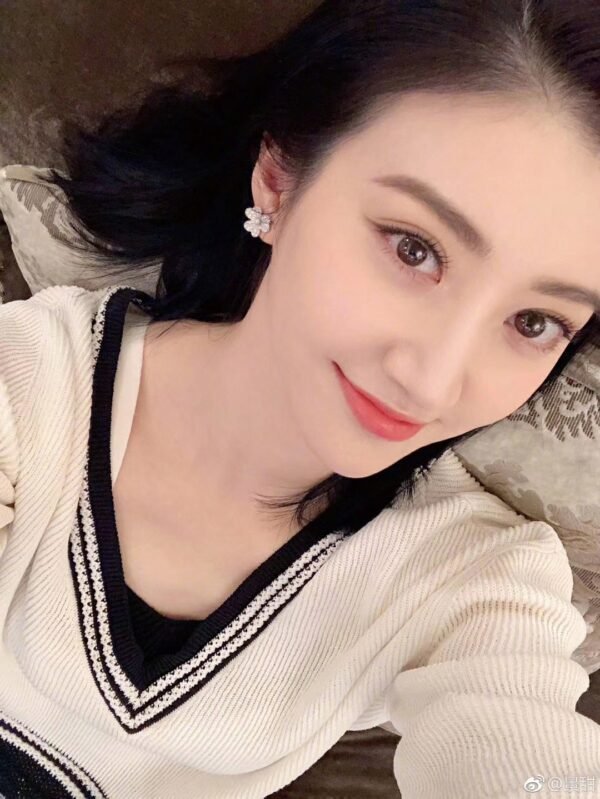 Van Cleef & Arpels. Frivole earrings, small model