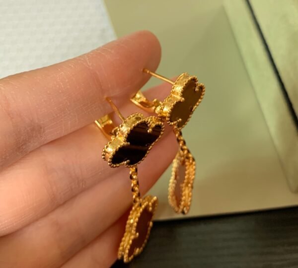 Van Cleef & Arpels. Magic Alhambra earrings, 2 motifs