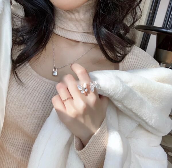 Van Cleef & Arpelf. Two Butterfly Between the Finger ring