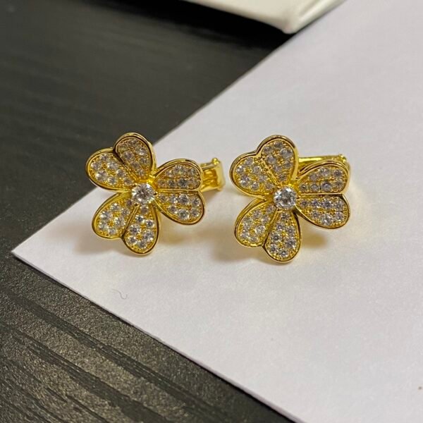 Van Cleef & Arpels. Frivole earrings, small model