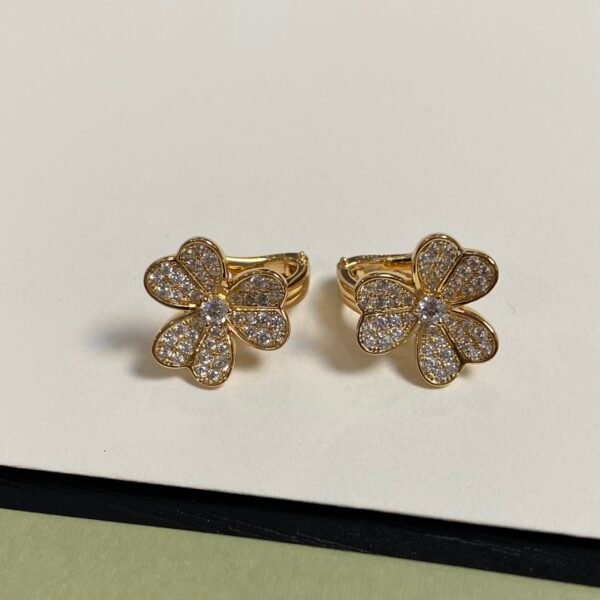 Van Cleef & Arpels. Frivole earrings, small model