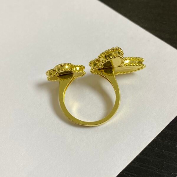 Van Cleef & Arpels. Lucky Alhambra Between the Finger ring