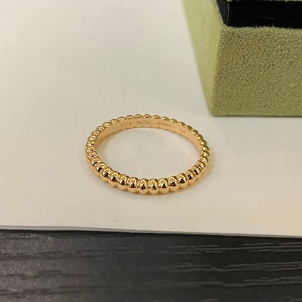 Van Cleef & Arples. Perlée pearls of gold ring, small model