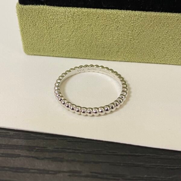 Van Cleef & Arples. Perlée pearls of gold ring, small model