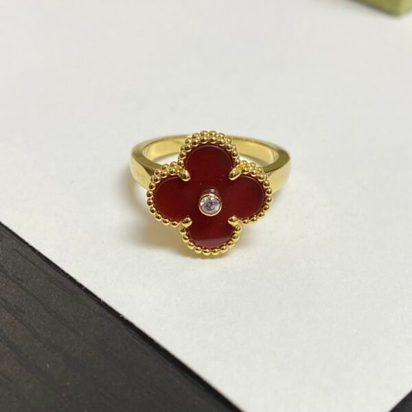 Van Cleef & Arpels. Vintage Alhambra ring