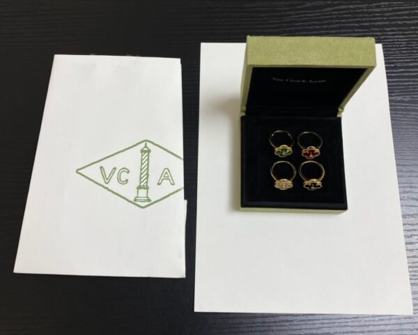 Van Cleef & Arpels. Vintage Alhambra ring