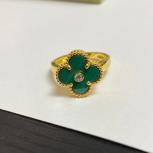Van Cleef & Arpels. Vintage Alhambra ring