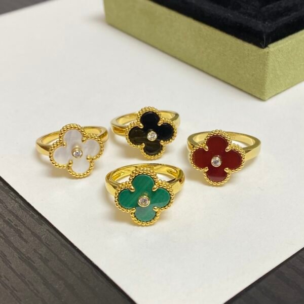 Van Cleef & Arpels. Vintage Alhambra ring