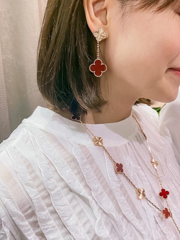 Van Cleef & Arpels. Magic Alhambra earrings, 2 motifs
