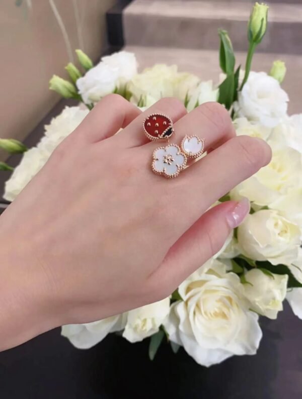 Van Cleef & Arpels. Lucky Spring Between the Finger ring