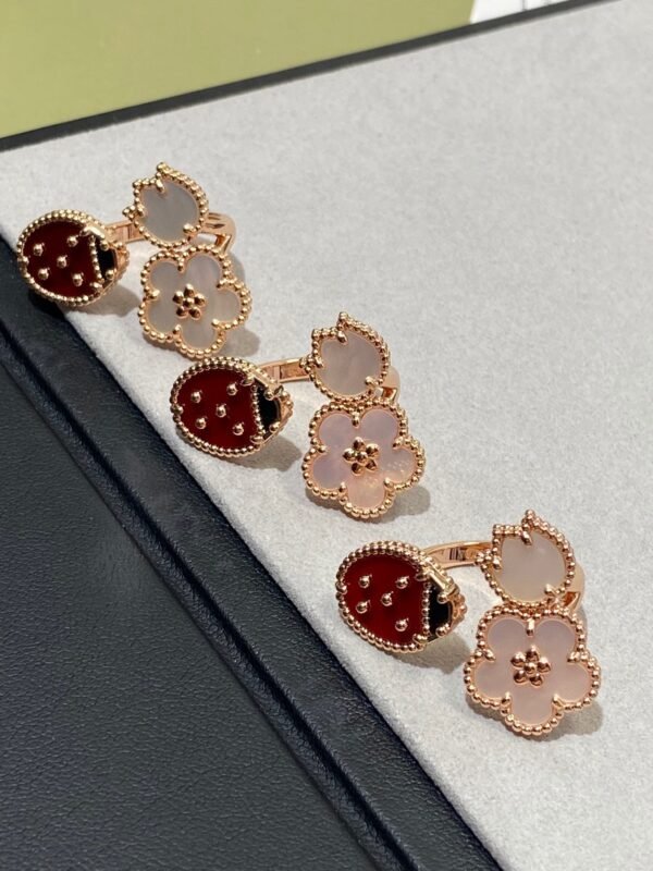 Van Cleef & Arpels. Lucky Spring Between the Finger ring