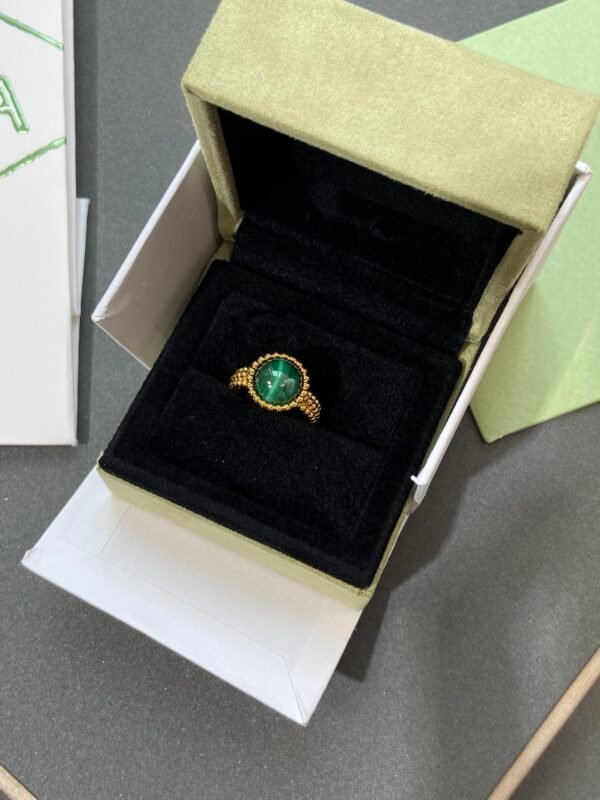 Van Cleef & Arpels. Perlée couleurs ring