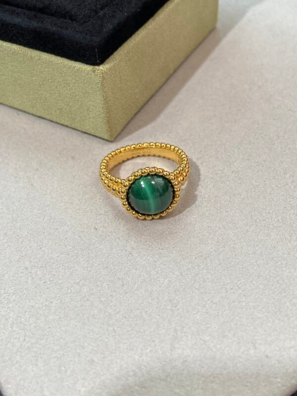 Van Cleef & Arpels. Perlée couleurs ring