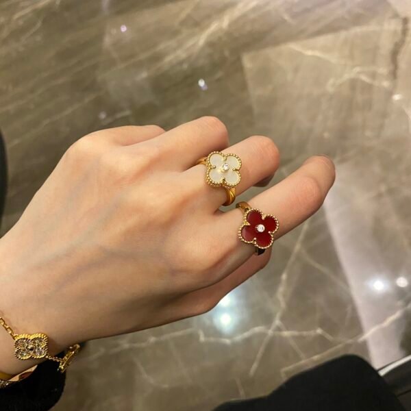 Van Cleef & Arpels. Vintage Alhambra ring