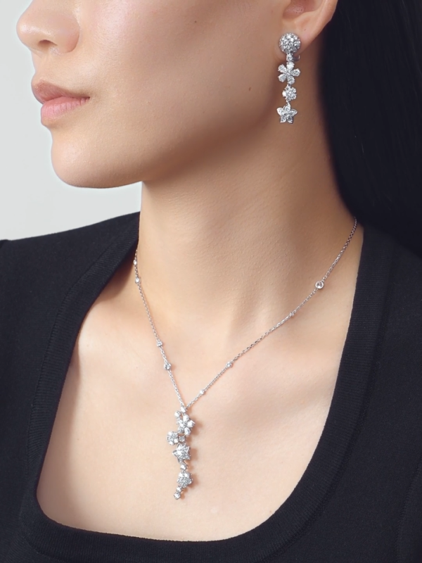 Van Cleef & Arpels. Folie des Prés earrings