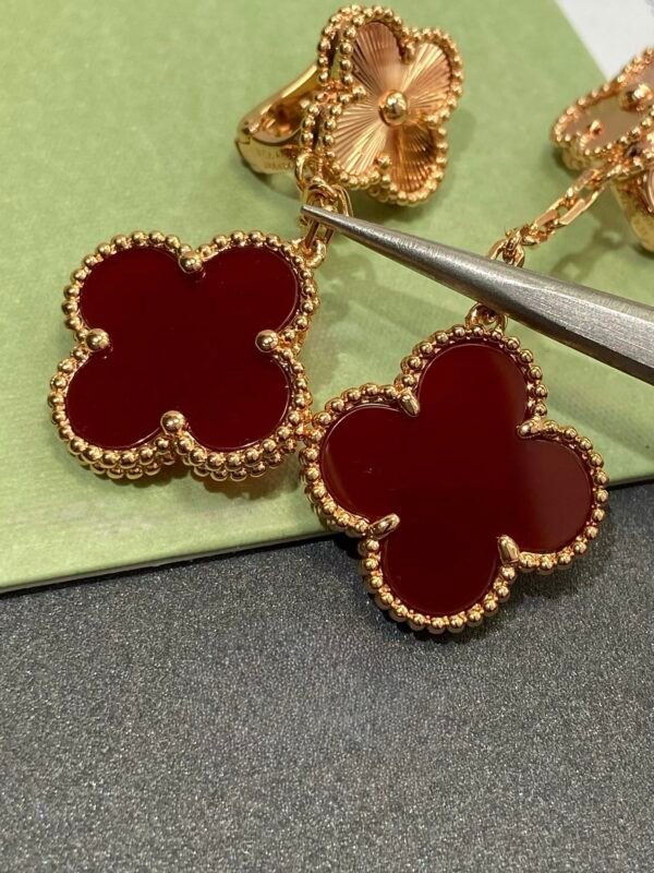 Van Cleef & Arpels. Magic Alhambra earrings, 2 motifs