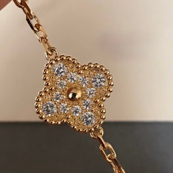Van Cleef & Arpels. Vintage Alhambra bracelet. 5 motifs