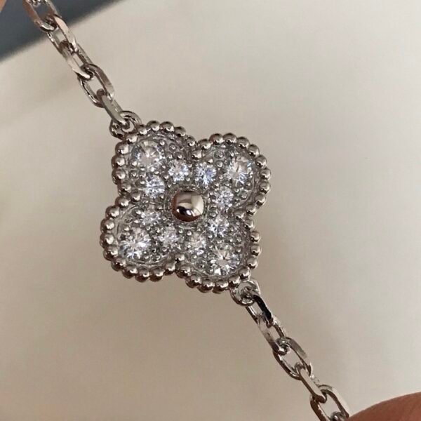 Van Cleef & Arpels. Vintage Alhambra bracelet. 5 motifs