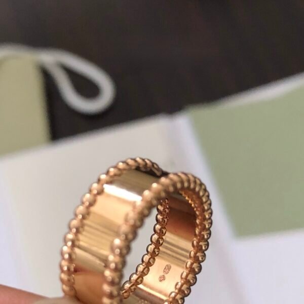 Van Cleef & Aepels. Perlée signature ring