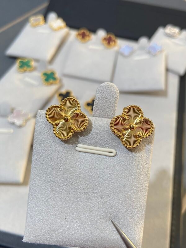 Van Cleef & Arpels. Vintage Alhambra earrings