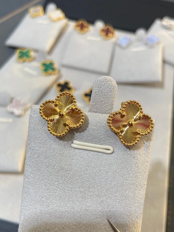 Van Cleef & Arpels. Vintage Alhambra earrings