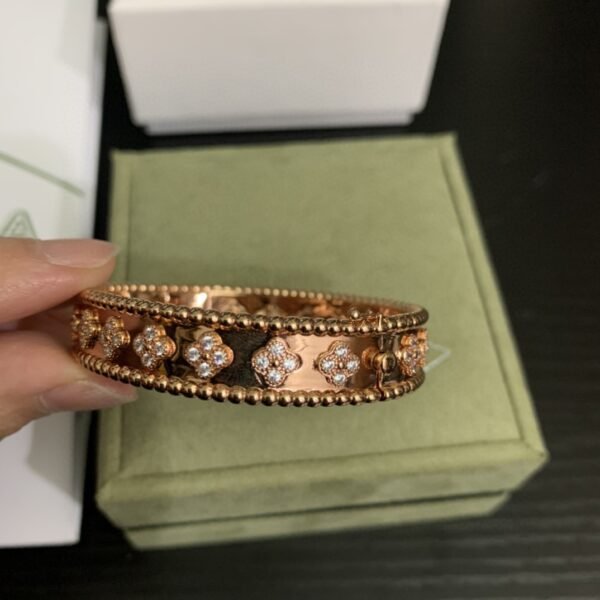 Van Cleef & Arpels. Perlée clovers bracelet, medium model