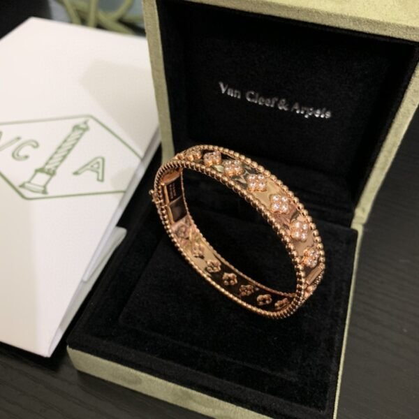 Van Cleef & Arpels. Perlée clovers bracelet, medium model