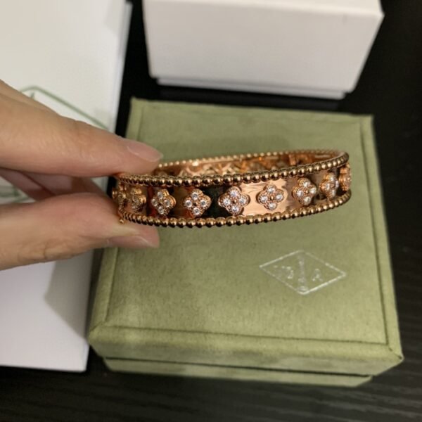 Van Cleef & Arpels. Perlée clovers bracelet, medium model