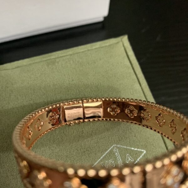 Van Cleef & Arpels. Perlée clovers bracelet, medium model