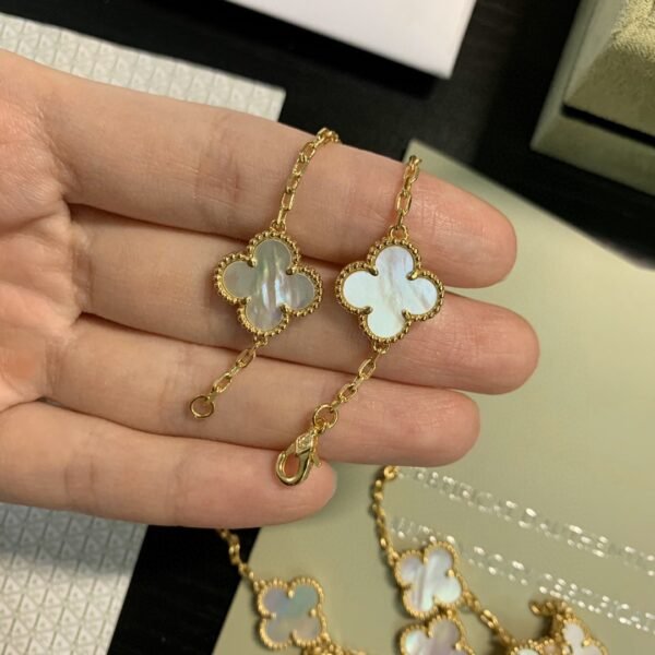 Van Cleef & Arpels. Vintage Alhambra long necklace, 20 motifs