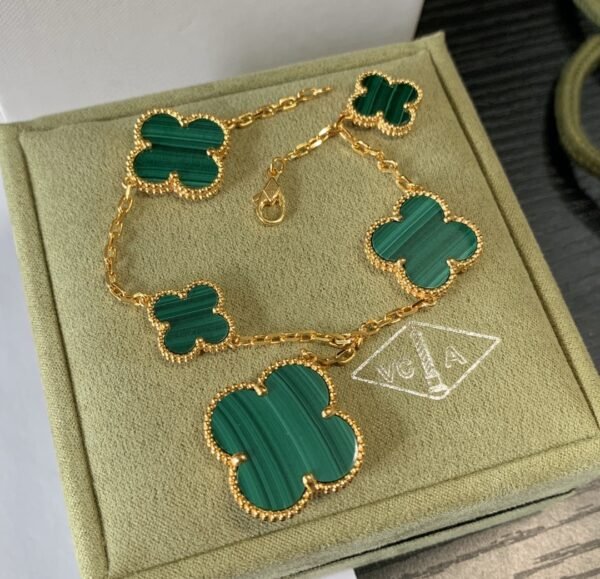 Van Cleef & Arpels. Magic Alhambra bracelet, 5 motifs