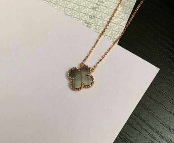 i1591687848_2253_2 Van Cleef & Arpels. Vintage Alhambra pendant (Mother-of-pearl)