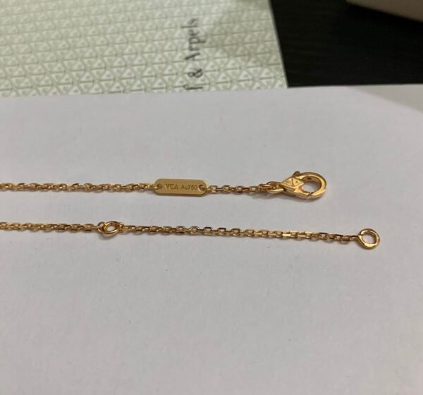 i1591687848_2636_6 Van Cleef & Arpels. Vintage Alhambra pendant (Mother-of-pearl)