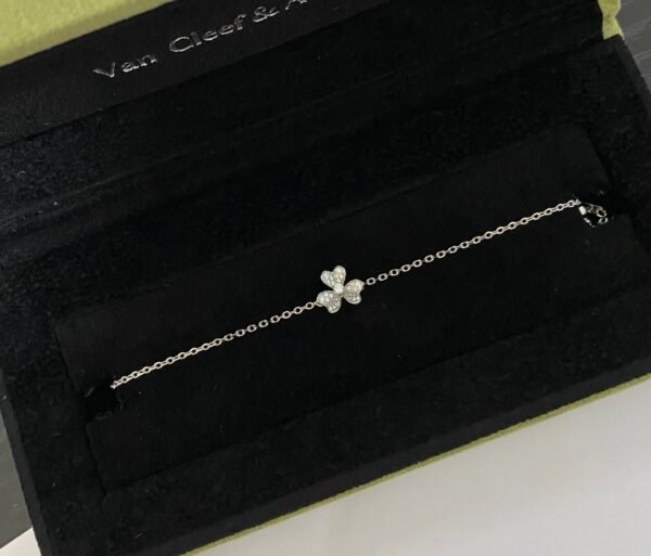 Van Cleef & Arpels. Frivole bracelet, mini model