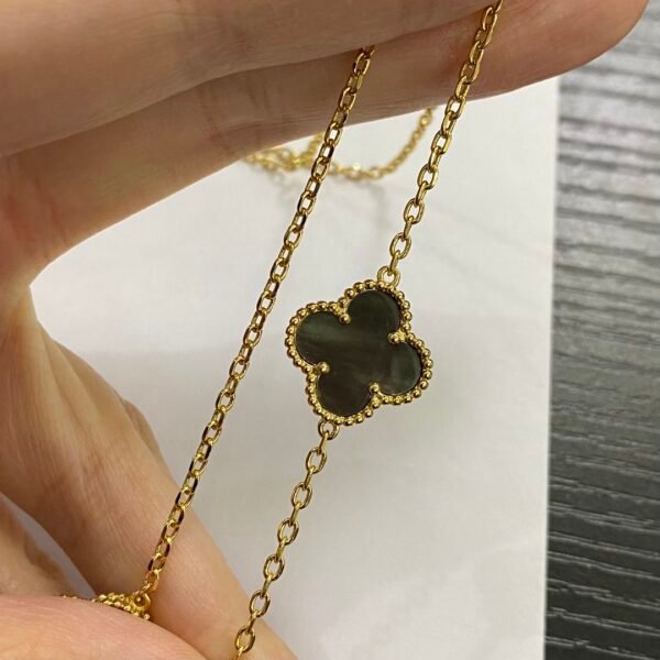 Van Cleef & Arpels. Magic Alhambra necklace, 6 motifs