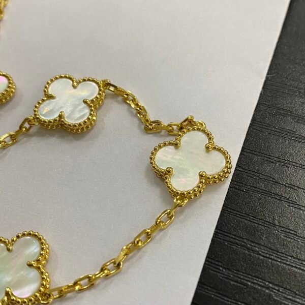 i1615879982_670_3 Van Cleef & Arpels. Vintage Alhambra necklace, 10 motifs (Mother-of-pearl)