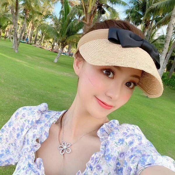 Van Cleef & Arpels. Flowerlace pendant