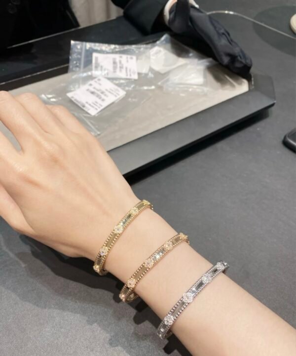 Van Cleef & Arpels. Perlée sweet clovers bracelet, medium model