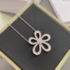 Van Cleef & Arpels. Flowerlace pendant