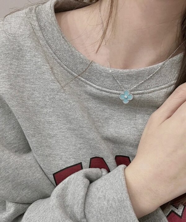 i1665487442_7286_0 Van Cleef & Arpels. Vintage Alhambra Diamond Two Tone Holiday Pendant 2022