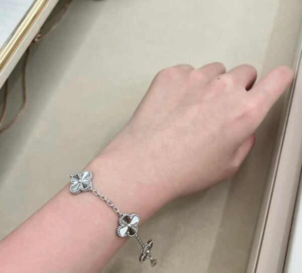 i1668419521_2800_8 Van Cleef & Arpels. Vintage Alhambra bracelet, 5 motifs