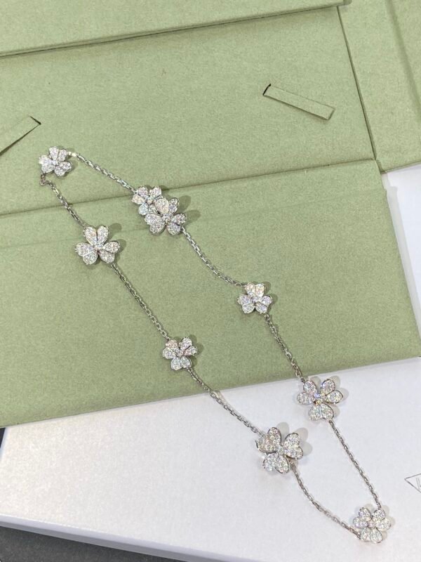 Van Cleef & Arpels. Frivole necklace, 9 flowers