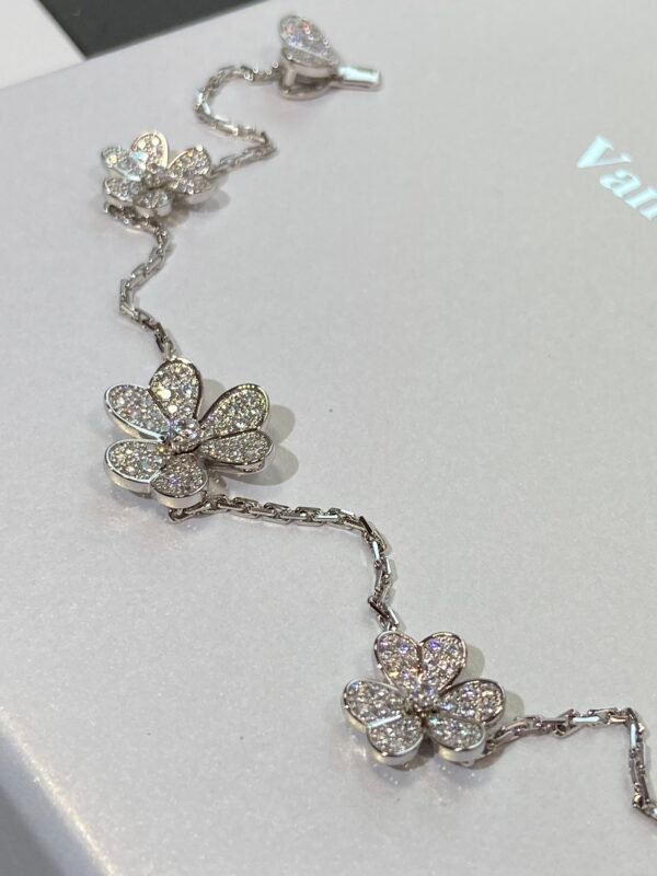 Van Cleef & Arpels. Frivole necklace, 9 flowers