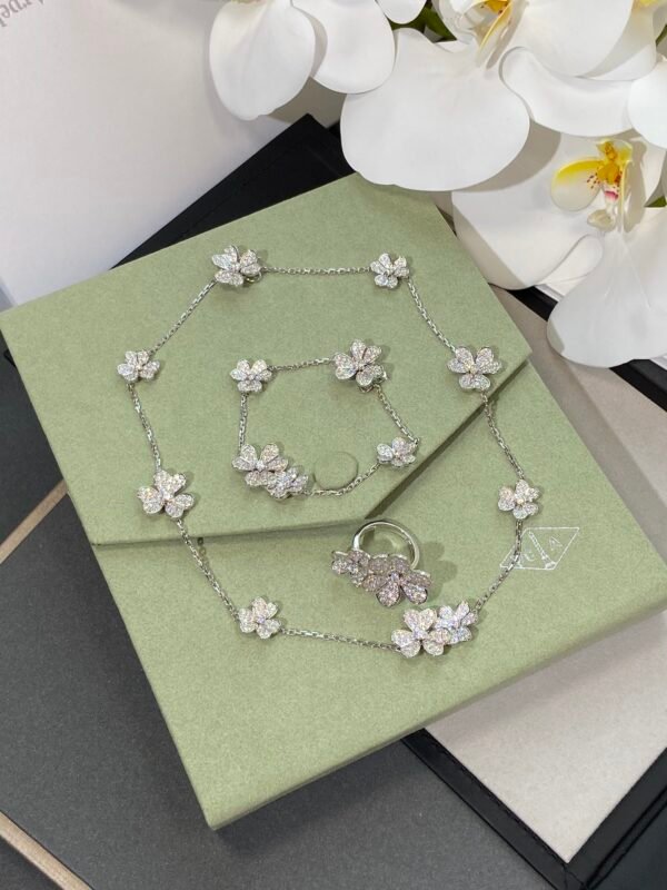 Van Cleef & Arpels. Frivole necklace, 9 flowers