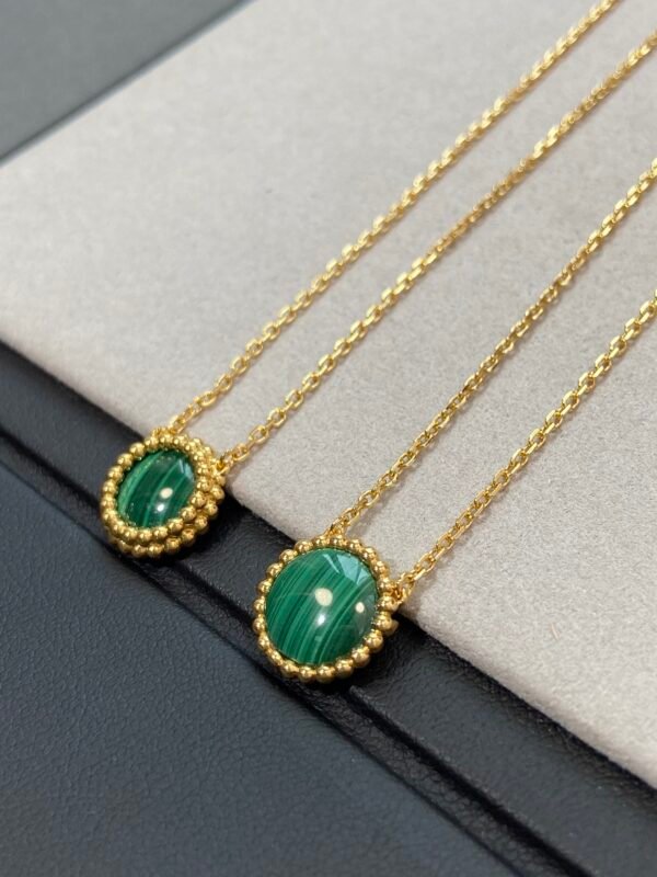 VanCleef & Arpels. Perlée couleurs pendant