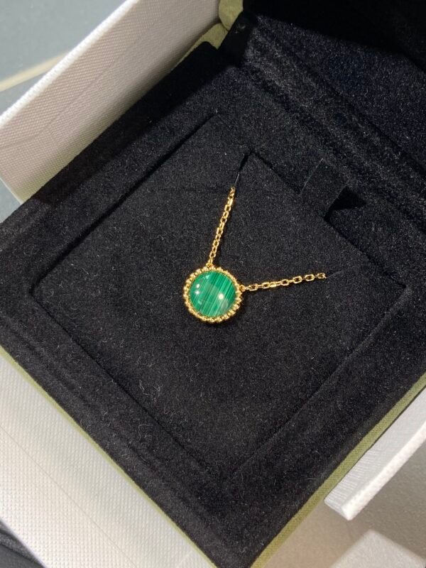 VanCleef & Arpels. Perlée couleurs pendant