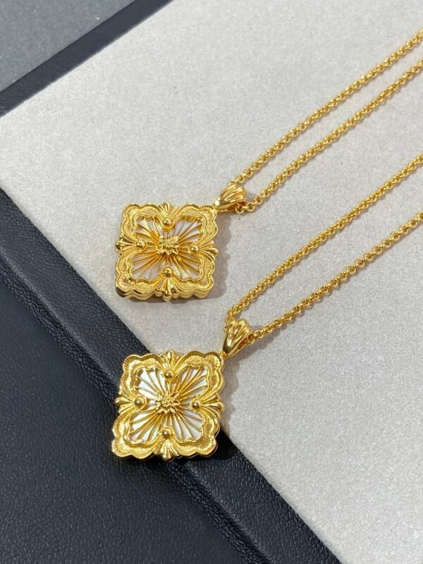 BUCCELLATI. OPERA TULLE PENDANT IN YELLOW GOLD WITH RADIAL TULLE