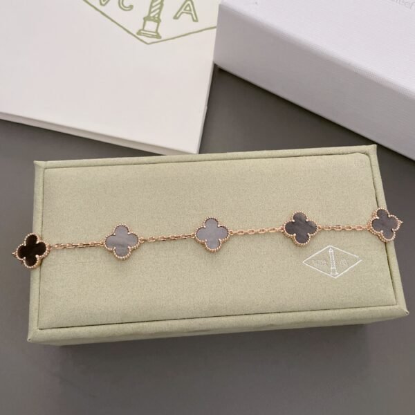 Van Cleef & Arpels. Holiday Limited Edition 2023, 5 motifs