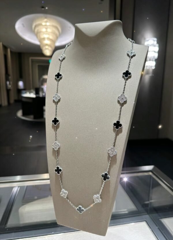 i1720760760_269_7 Van Cleef & Arpels. Vintage Alhambra long necklace, 20 motifs