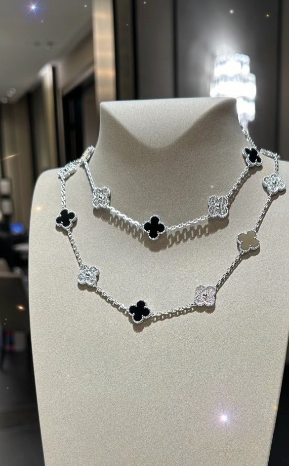 i1720760760_9068_6 Van Cleef & Arpels. Vintage Alhambra long necklace, 20 motifs